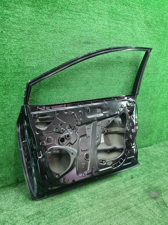 Дверь передняя правая Toyota Corolla 12 E210 18-нв