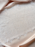 кружева белого цвета