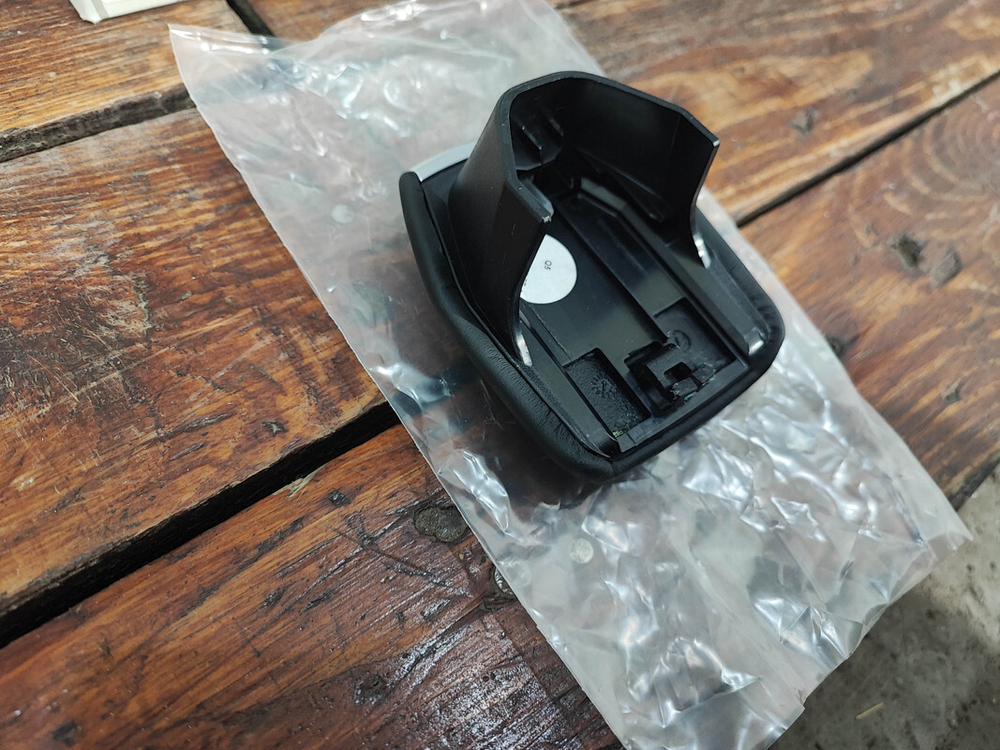 Кнопка подлокотника Mercedes E (W212) Новая Оригинал A2126805708