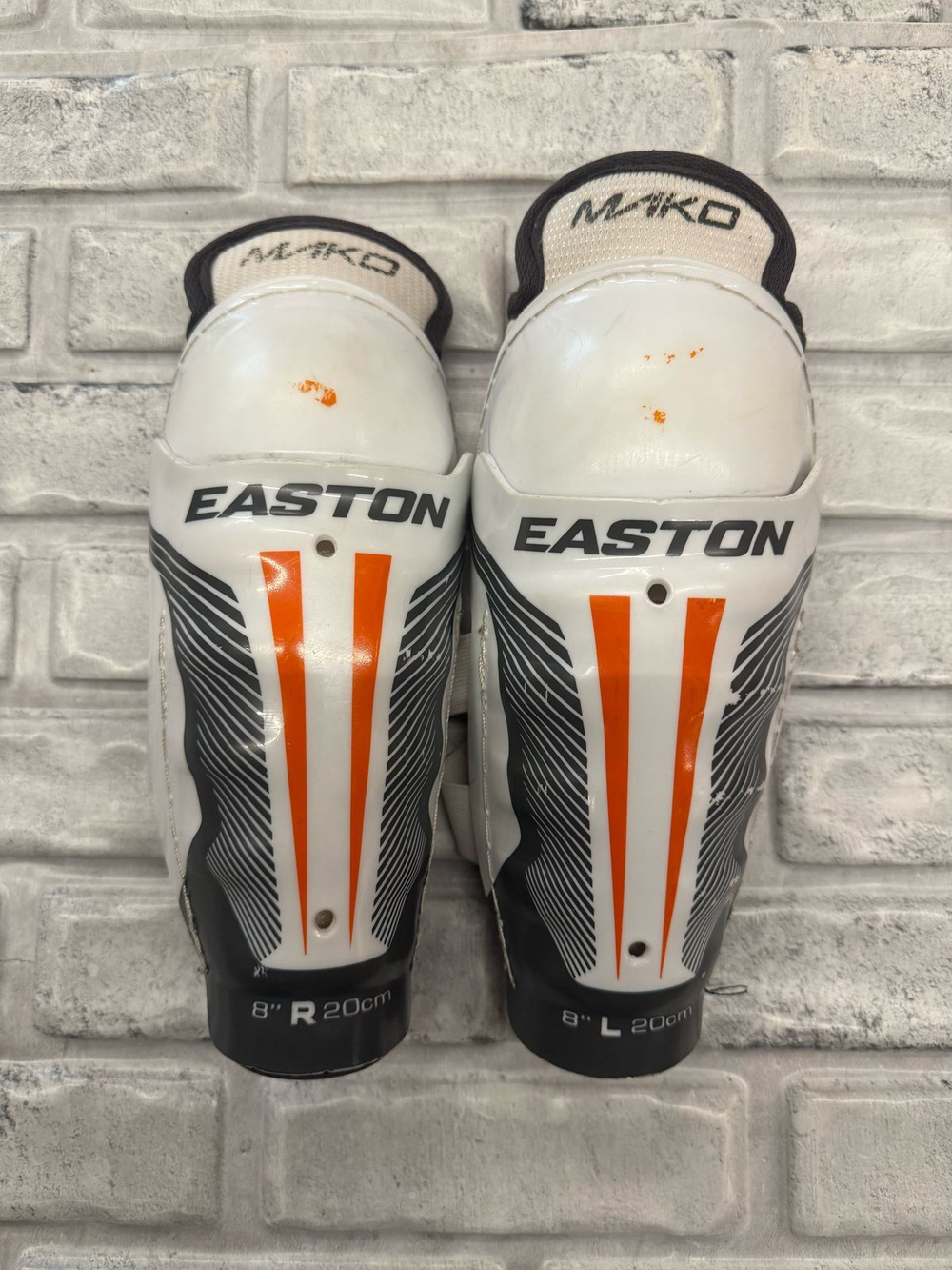 Easton mako YTH 8"