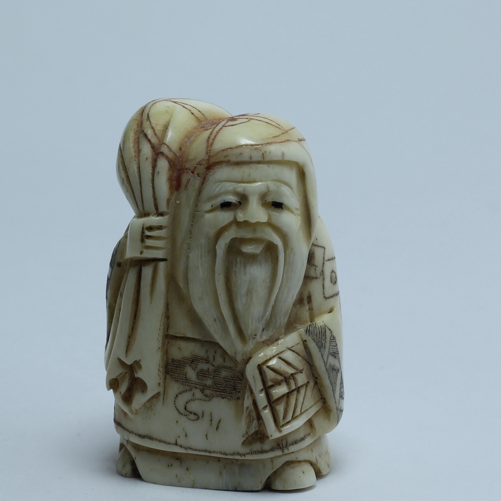 Нэцкэ Фукурокудзю с мешком риса и веером