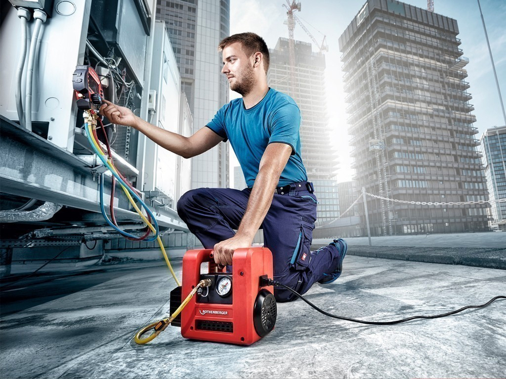 Двухступенчатый шиберный высоковакуумный насос Rothenberger ROAIRVAC 9.0 230V, 255 l/min, 750W