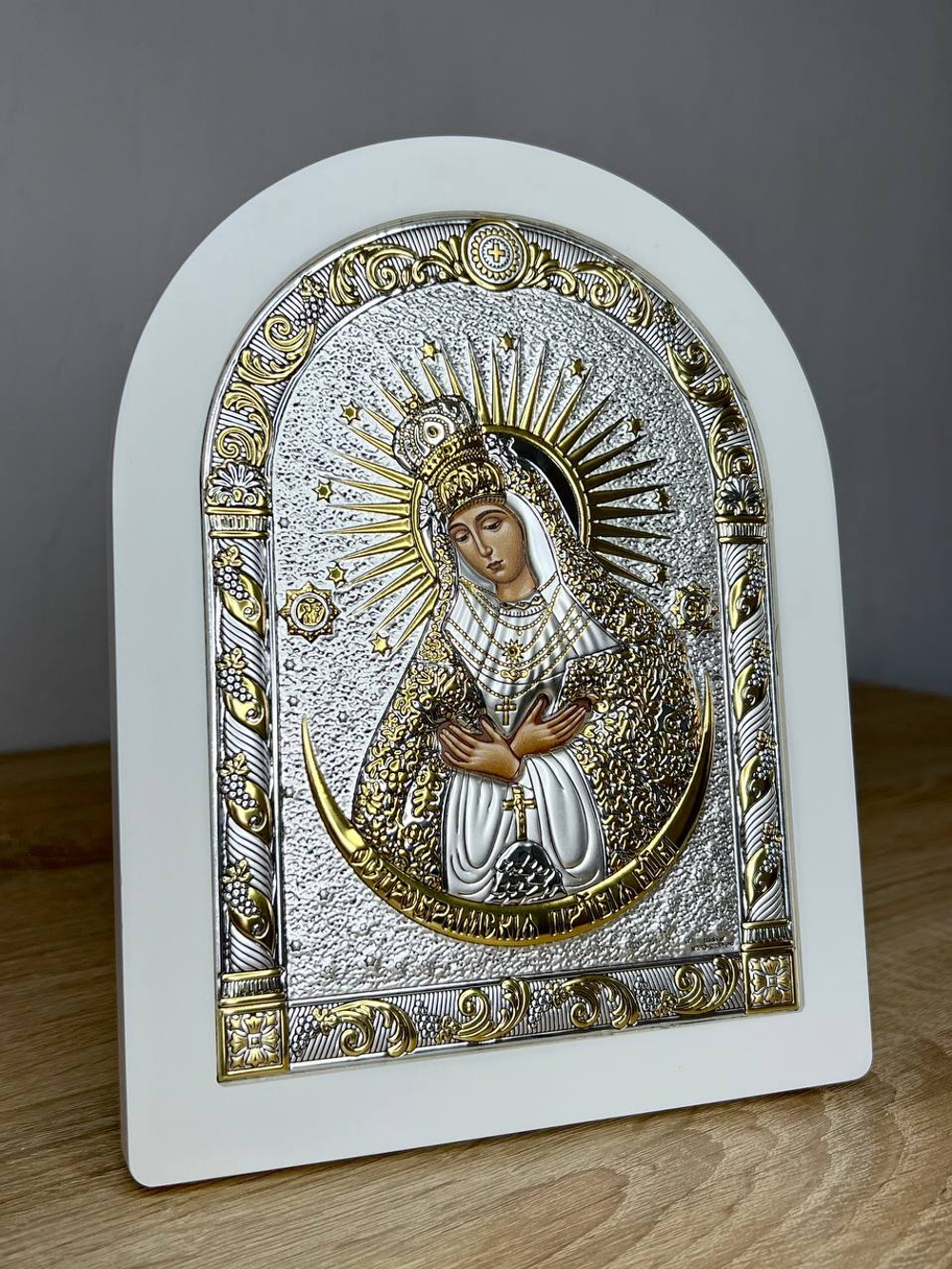 Остробрамская БМ, икона арочная, белое дерево 175х225