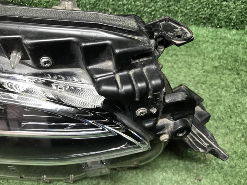 Фара правая Toyota Fortuner 2 (2020-н.в.) LED
