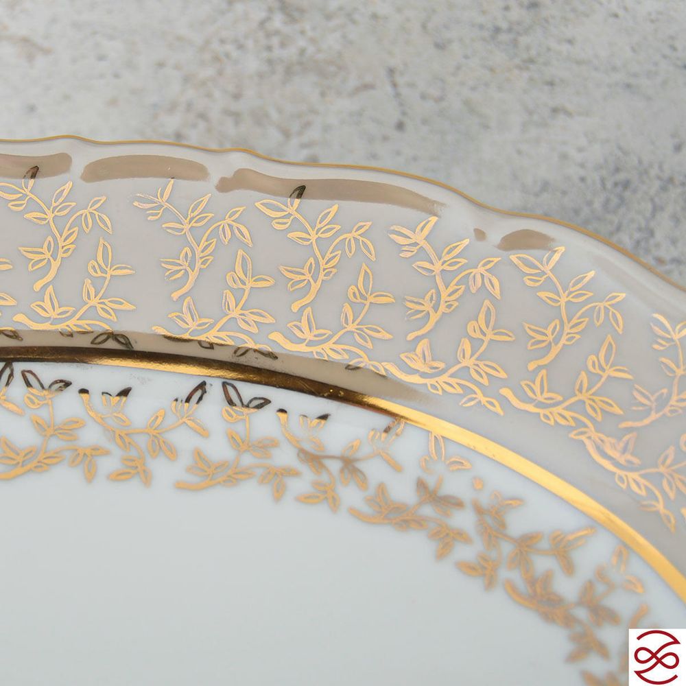 Блюдо овальное на ножке Queen's Crown Aristokrat Лист бежевый 27 см