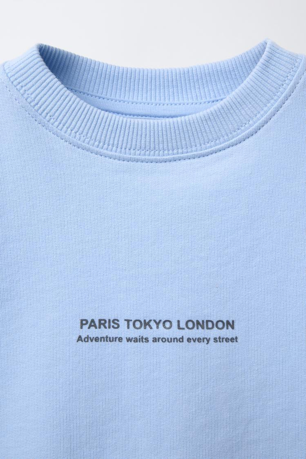 ZARA КОМПЛЕКТ ИЗ ФУТБОЛКИ И ШОРТОВ-ДЖОГГЕРОВ С НАДПИСЬЮ, СИНИЙ