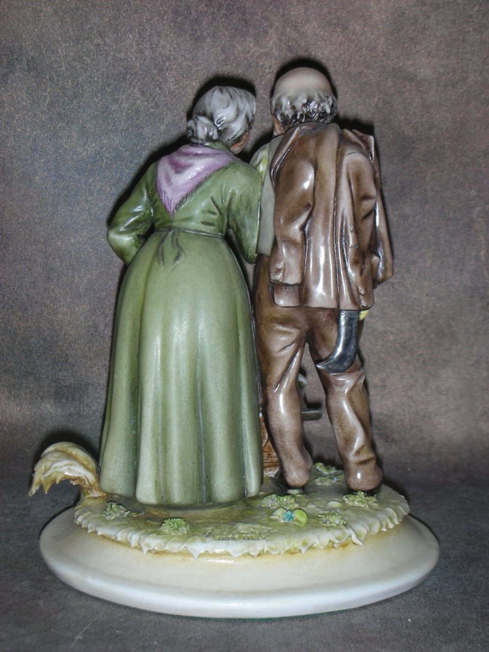 Статуэтка. Фарфор. Деревенская чета. Capodimonte. Италия