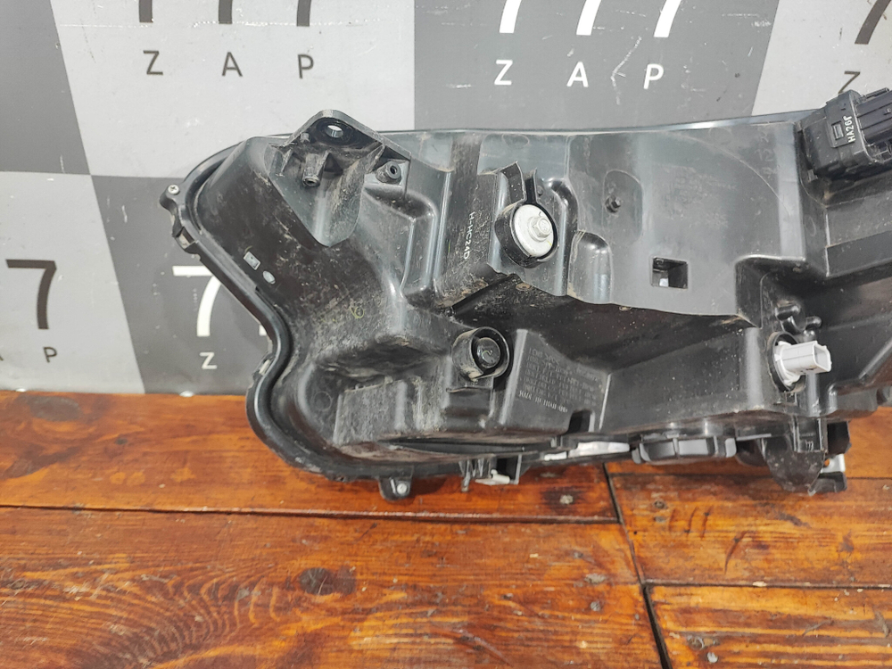 Фара правая LED Honda CR-V 5 Оригинал целая 33100TLAG11