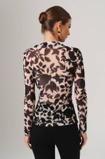 23099 Лонгслив женский (бежево-черный принт)