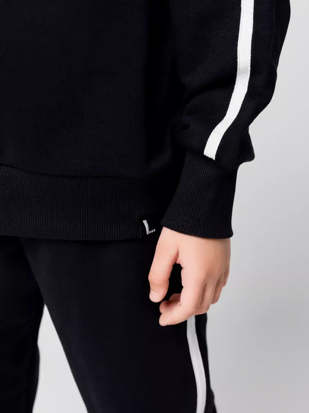 Спортивный костюм для мальчика в школу