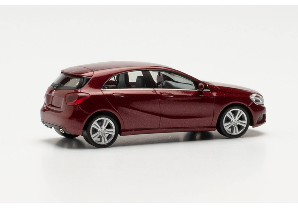 Автомобиль MB A-Klasse, вишневый металлик