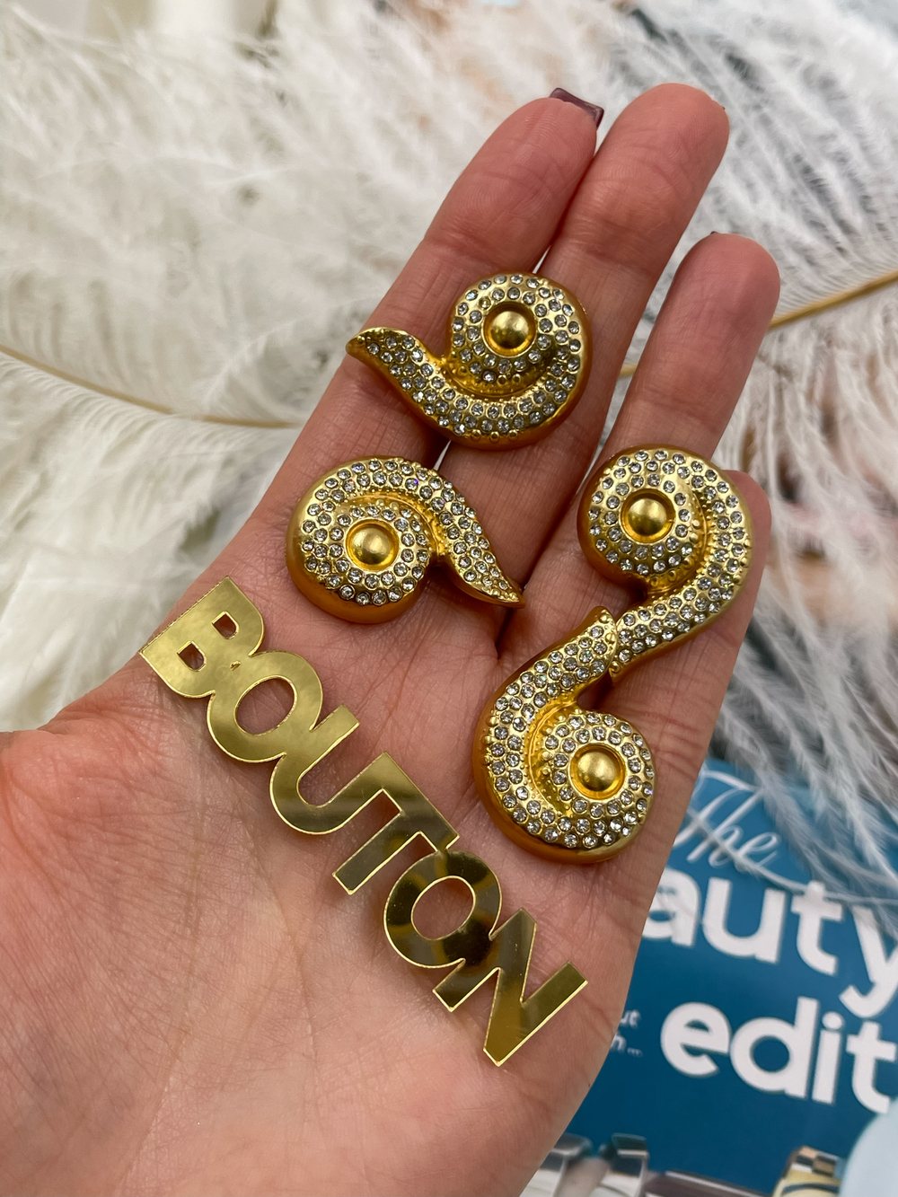 Пуговицы Скиап. в форме ракушки со стразами