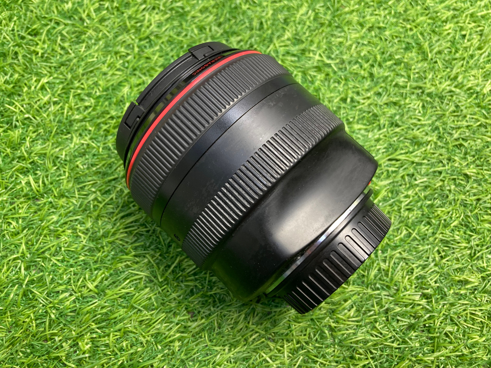 Canon EF 85mm 1.2L USM