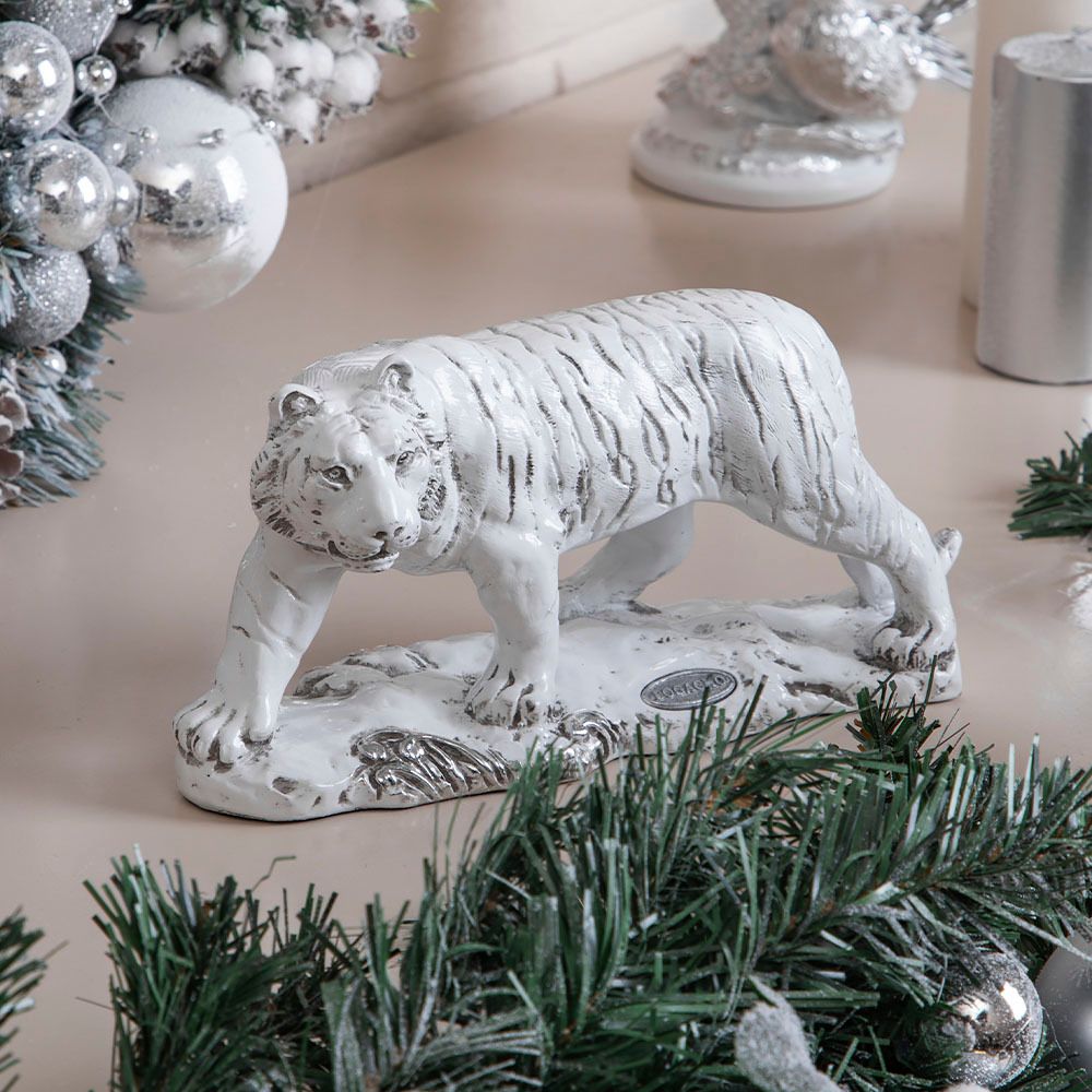Крадущийся Тигр (скульптура) Белый