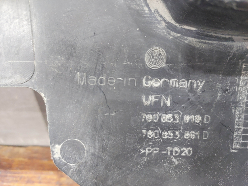 Кожух замка капота Volkswagen Touareg 3 18-нв Б/У Оригинал 760853819D