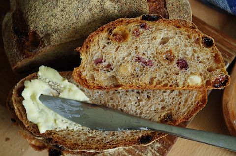 Пшеничный хлеб на закваске с орехами и сухофруктами (Праздник Урожая по Дж. Хамельману)