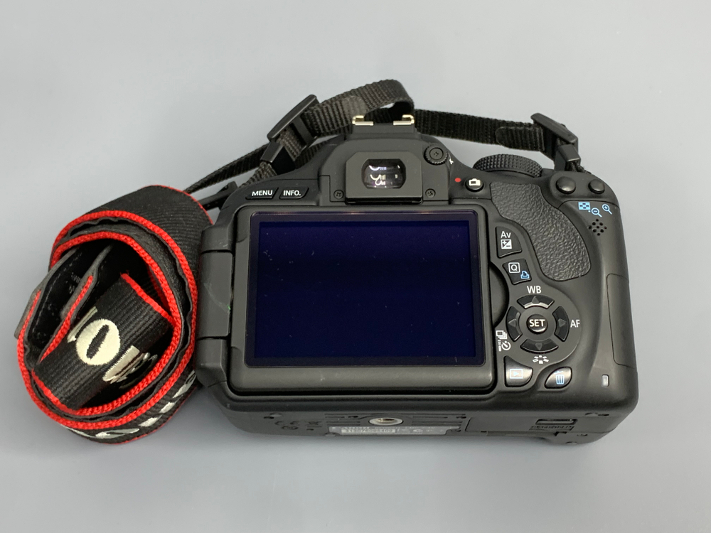 Canon EOS 600D kit 18-55mm 7000 кадров