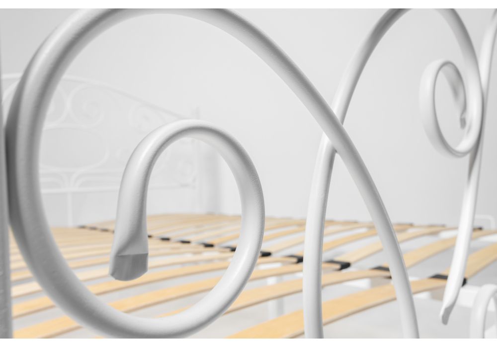 Полутораспальная кровать Викси 140х200 белая