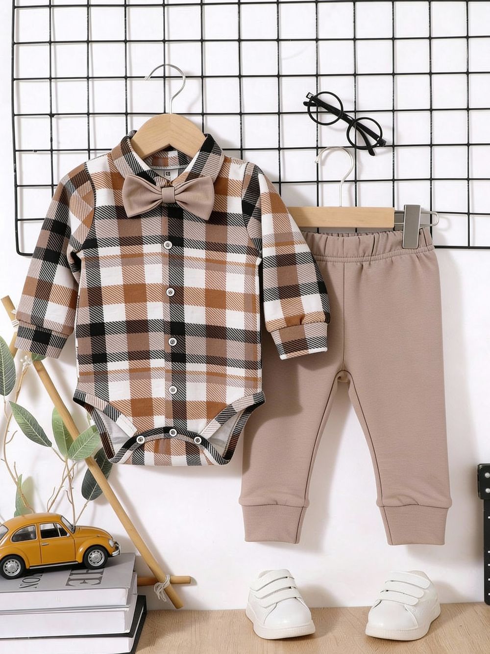 Комплект на мальчика боди с бабочкой,штанишки