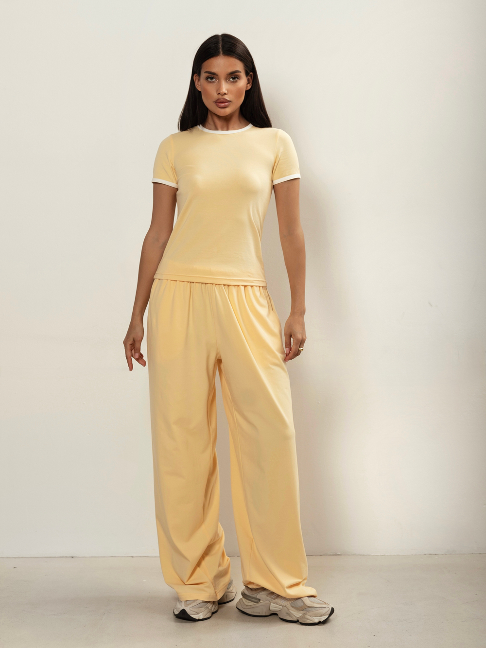 Футболка облегающая с окантовкой