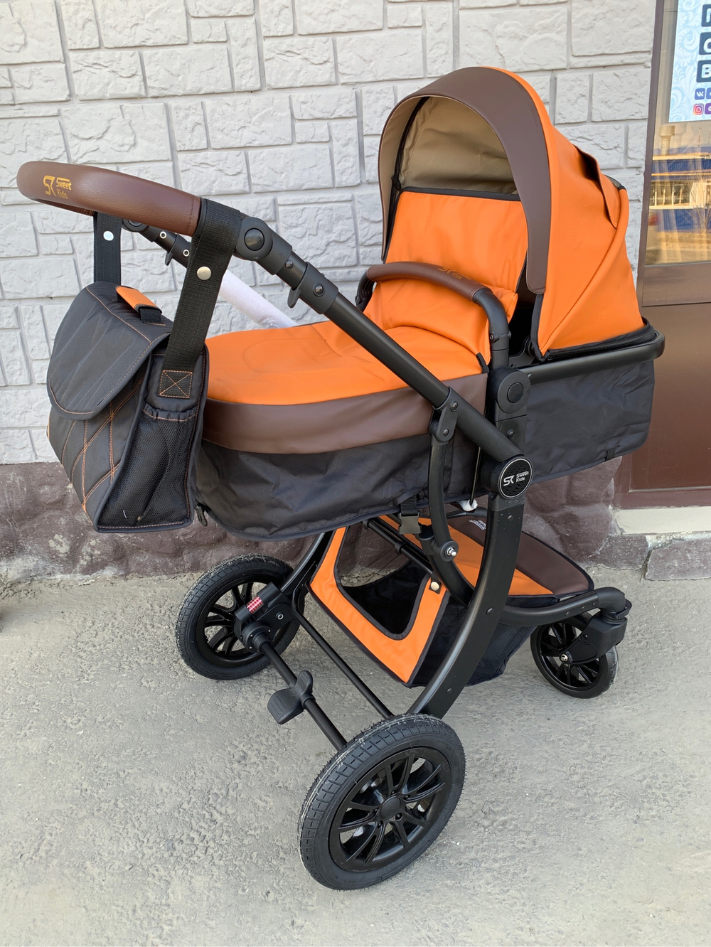 Коляска-трансформер Sweet Kids 608 2в1 Коричневая на черной раме