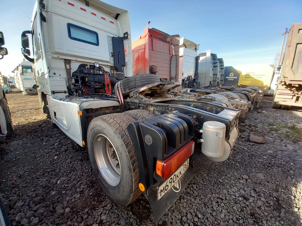 Foton AUMAN 4x2 Седельный тягач BJ4189SLFKA (Дизельный, 11,8 л, 470 л.с. АТ)