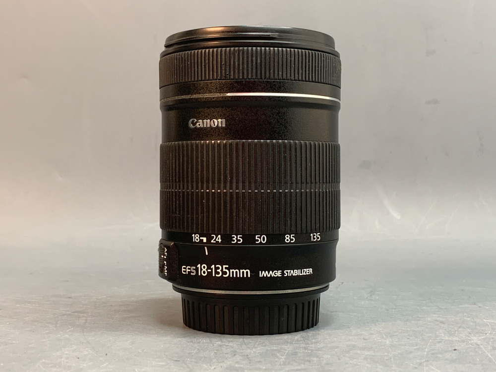 Canon EF-S 18-135 mm f/3.5-5.6 IS
