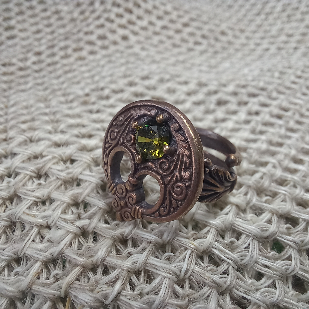 Кольцо "Лунница весенняя" с крином