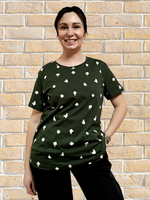 3868 Футболка женская с коротким рукавом абстракция на хаки (56)