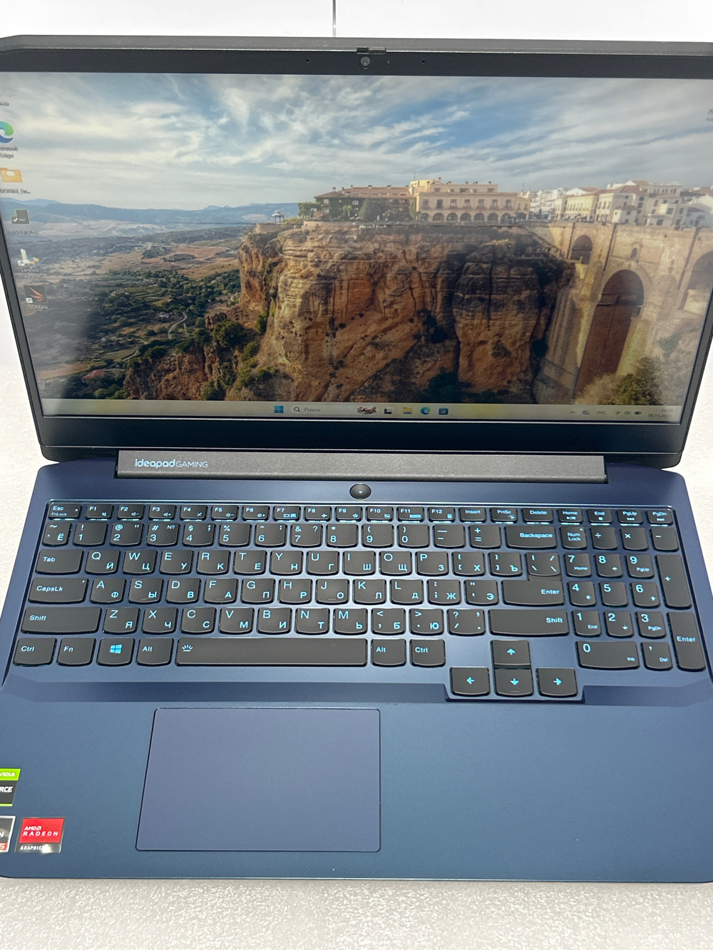 Lenovo IdeaPad Gaming 3 15ARH05 (82EY00BFRU) 15.6"/AMD Ryzen 5 4600H/RAM 8GB/SSD 512GB/GeForce GTX 1650 4GB/1920x1080/IPS 120 Hz/DOS/Подсветка кл-ры: LED/синий. Состояние: Уценка/большой след. на матрице от клавиатуры