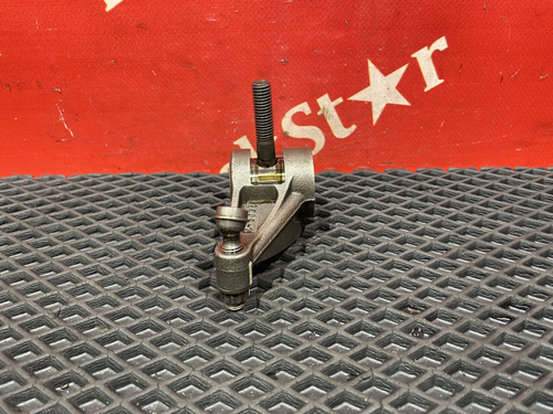 Коромысло впускного клапана 2023г.