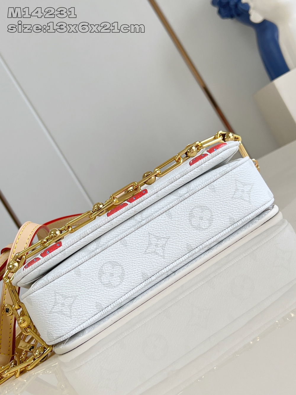 Louis Vuitton Pochette Metis East West
