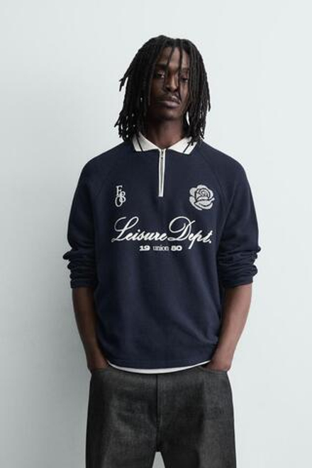 ZARA ПОЛО С КОНТРАСТНЫМ ПРИНТОМ, МОРСКОЙ СИНИЙ