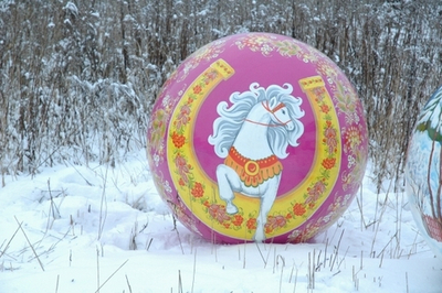 Сфера с росписью Белая лошадка, 1200мм