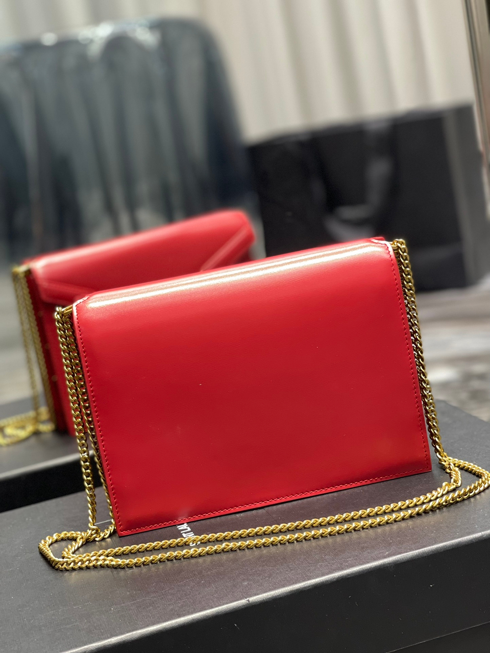 YSL Cassandra Medium 22 cm