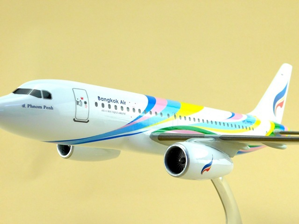 Модель самолета Airbus A319 (М1:100, Bangkok air)