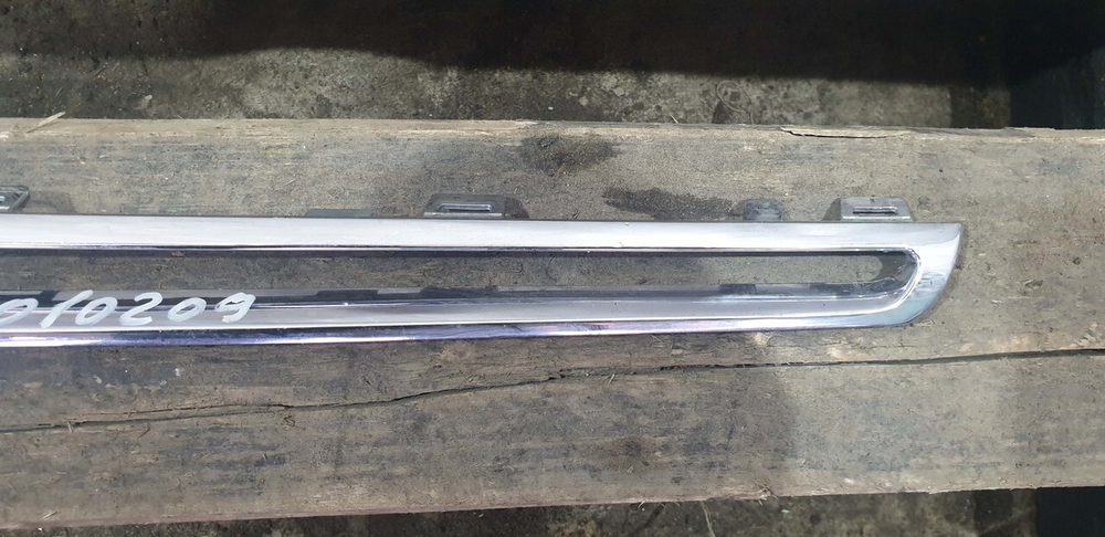 Молдинг решетки радиатора Mercedes GLE (W166) 15-18 Б/У Оригинал A1668881585