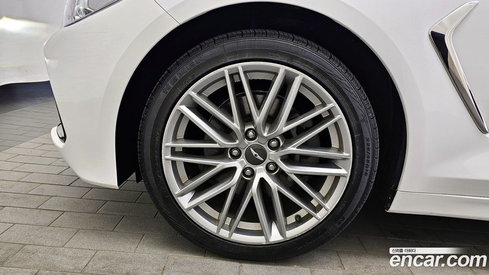 Genesis G70 2.0T AWD (12.2019)