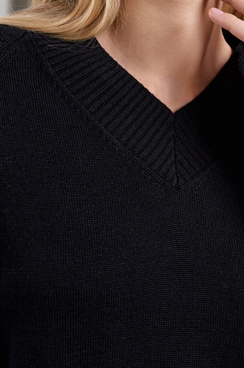 22923 Джемпер женский (черный)