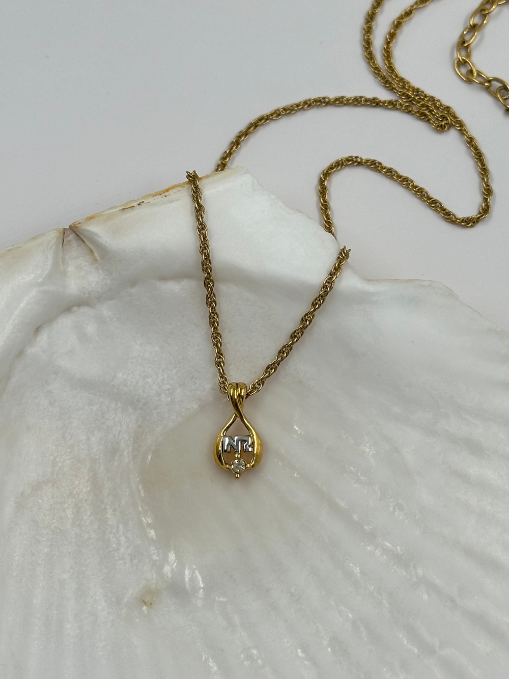 Миниатюрный кулон Nina Ricci