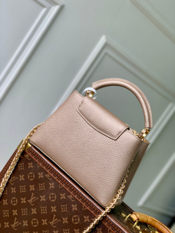 Louis Vuitton Capucines BB
