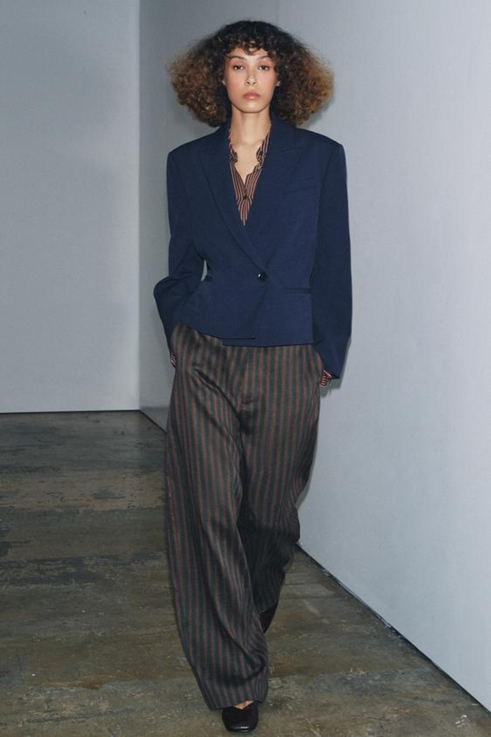 ZARA БРЮКИ В ПОЛОСКУ — ZW COLLECTION, ТЕМНЫЙ ХАКИ