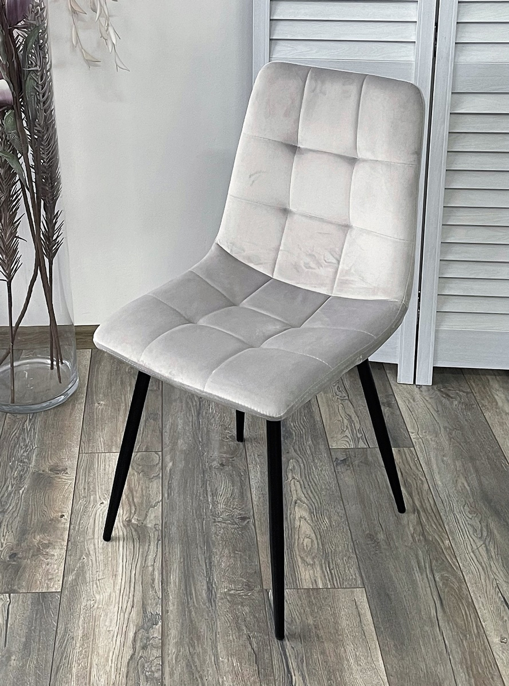 Стул BARI UF910-02 LIGHT GREY, велюр / черный каркас М-City