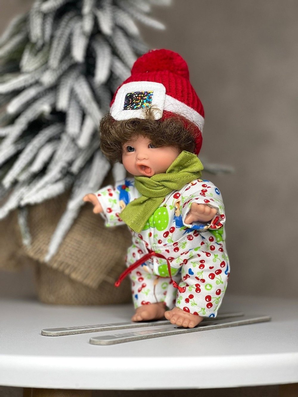 Кукла LAMAGIK виниловая 18см Gestitos Esquiador  (503A1)