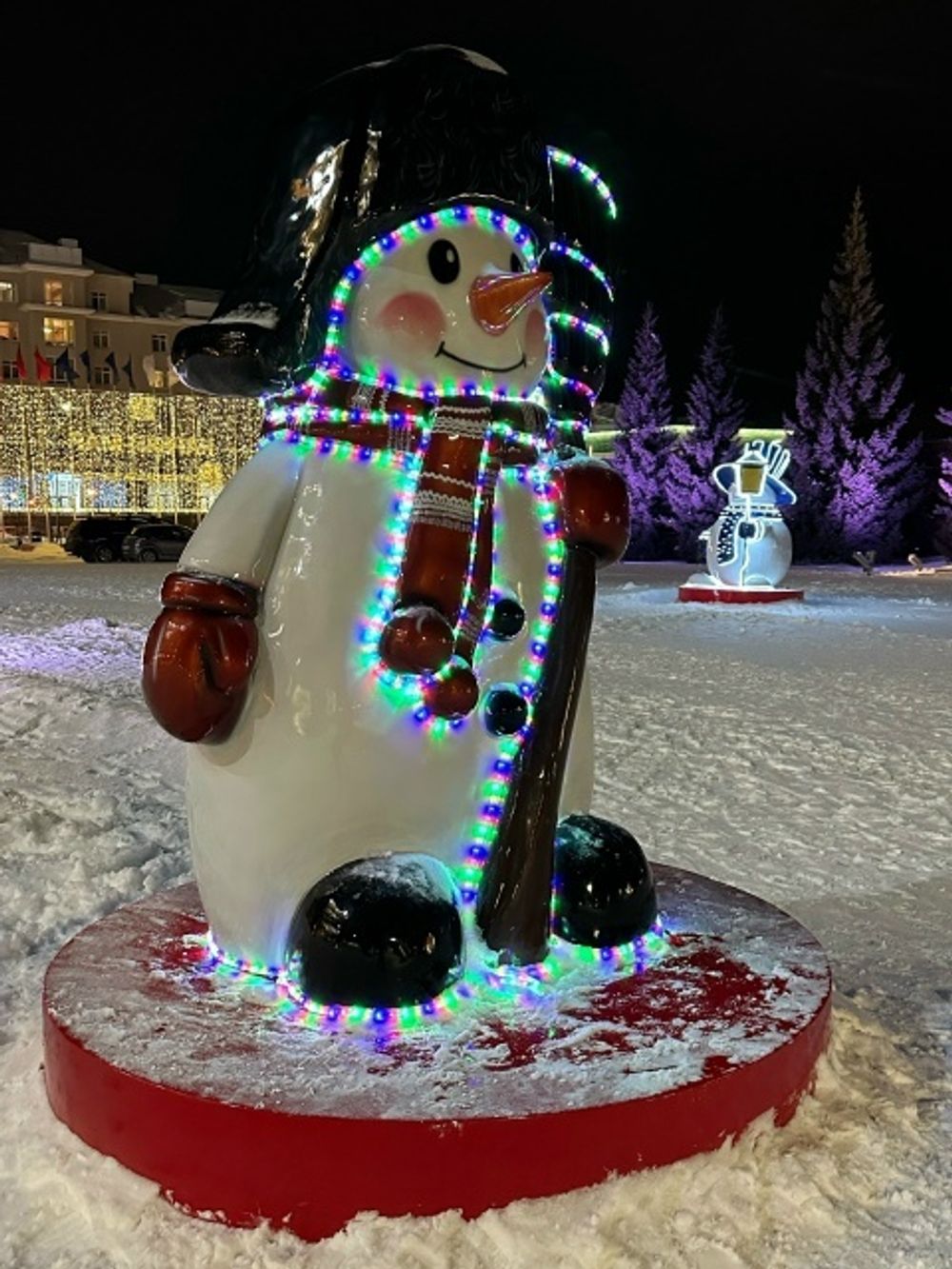 Уличная фигура "Снеговик с метлой"