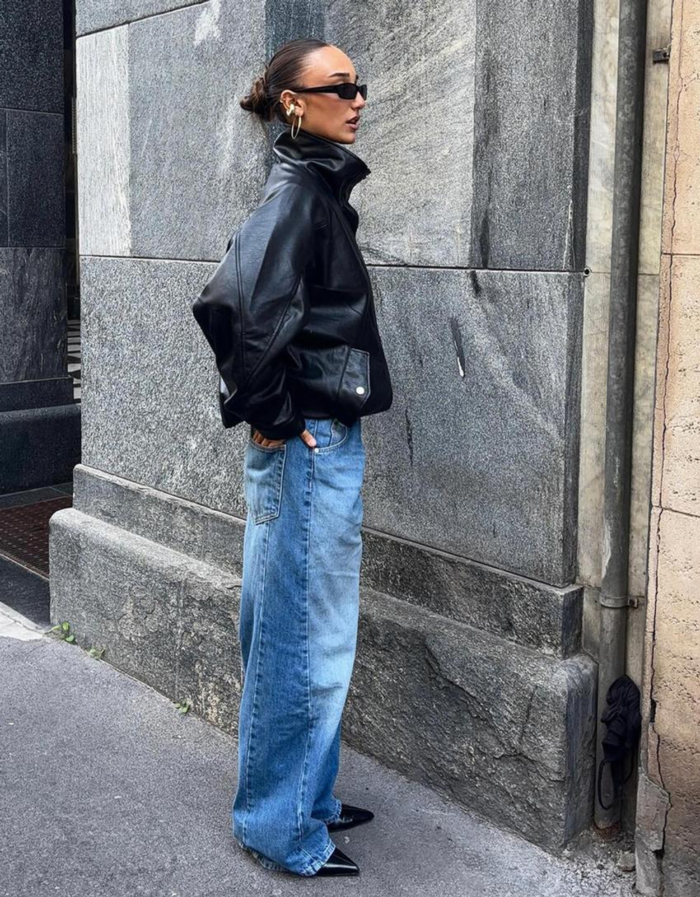 BERSHKA Куртка из искусственной кожи оверсайз, черный