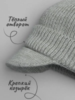 Шапка для мальчика с козырьком на осень