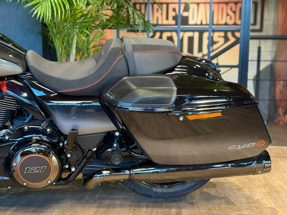 Harley-Davidson CVO Street Glide 121 (Raven Fade) 2025