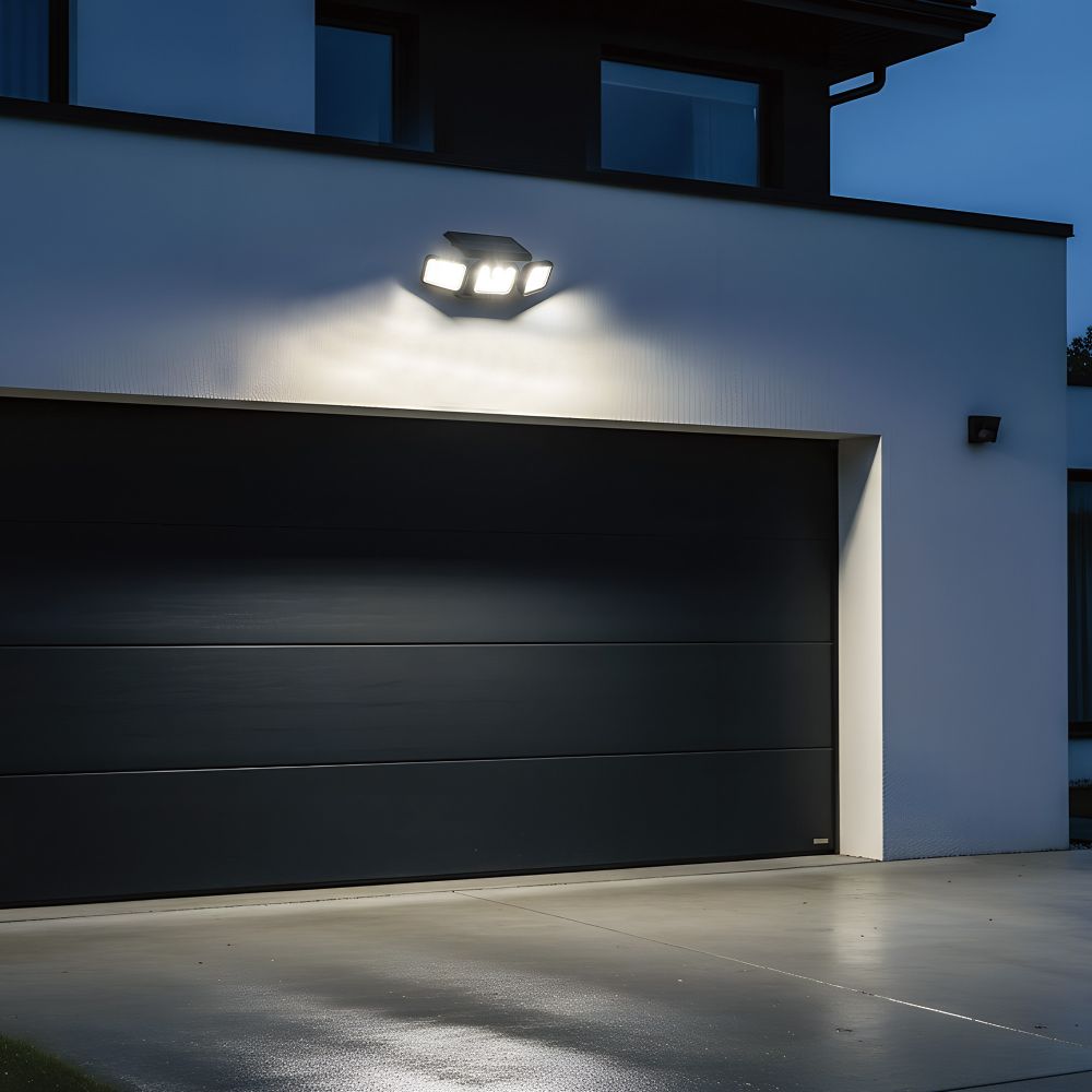 USL-F-263-PT120 SENSOR Садовый светильник на солнечной батарее с датчиком движения. 74 светодиода. Белый свет. 1x18650 Li-Io аккумулятор в-к. IP44. TM Uniel