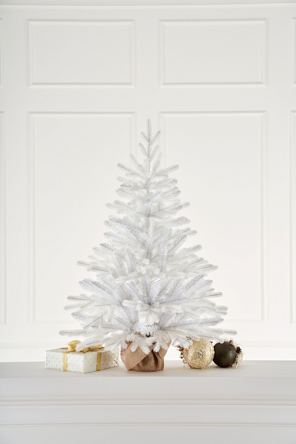 Ель настольная Полярная 0,9м БЕЛАЯ подставка пенек + мешковина Литые веточки+Пленка ПВХ МаксКристмас